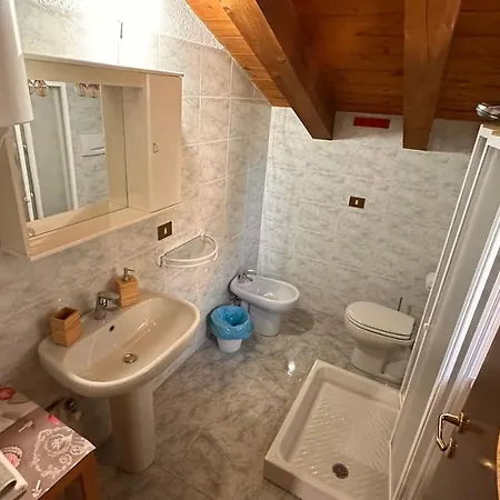 Confortevole Oasi Di Pace: Allontanati Dal Caos E Immergiti Nel Estivo E Nella Neve Invernale Apartment