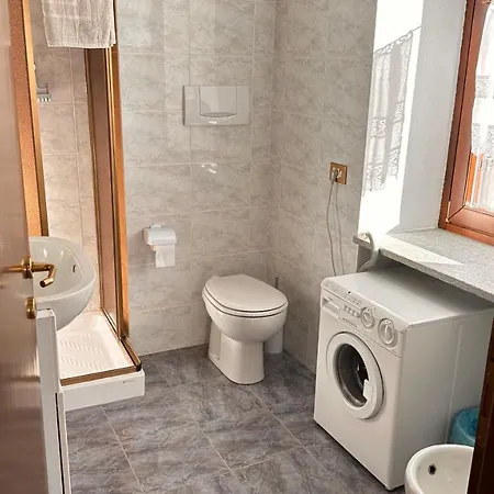 Confortevole Oasi Di Pace: Allontanati Dal Caos E Immergiti Nel Estivo E Nella Neve Invernale Apartment