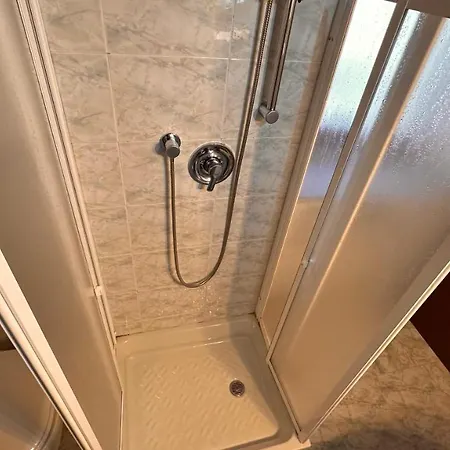 Confortevole Oasi Di Pace: Allontanati Dal Caos E Immergiti Nel Estivo E Nella Neve Invernale Apartment *